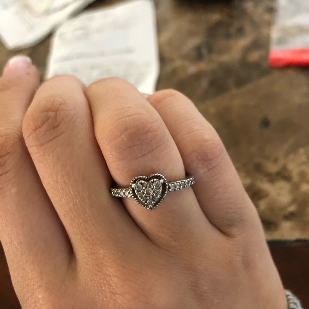 Silver diamond heart shaped ring size 5.5 - Picture 1 of 8